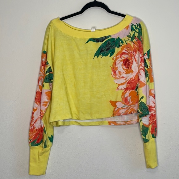 Yellow crop sweater with salmon, colored roses, wide neck - Picture 1 of 2